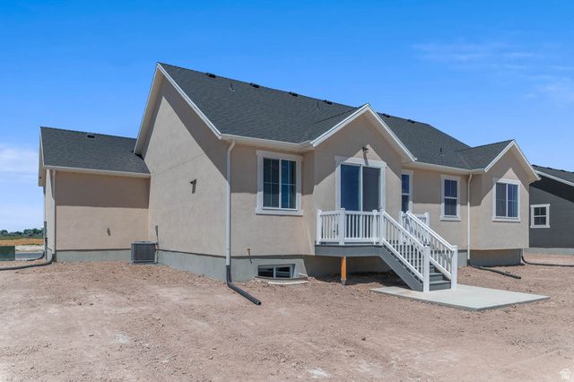 2246 N HOODED CRANE DR, Clinton, UT 84015