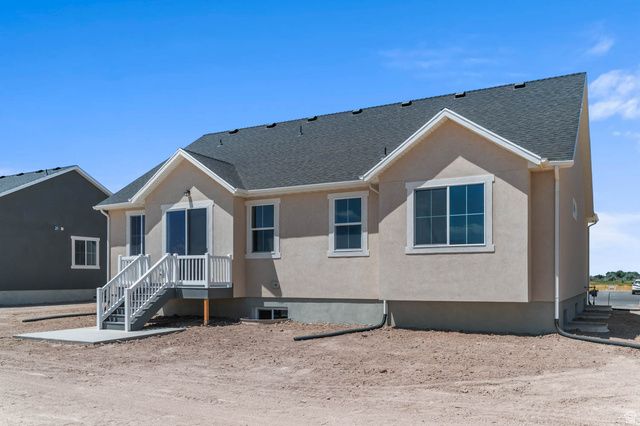2246 N HOODED CRANE DR, Clinton, UT 84015
