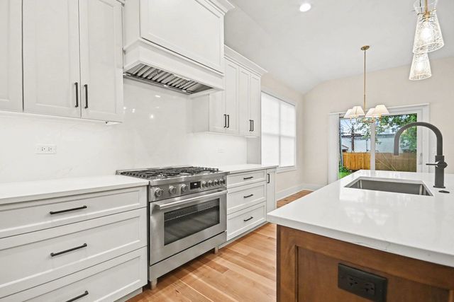4119 N Lincoln Street, Westmont, IL 60559
