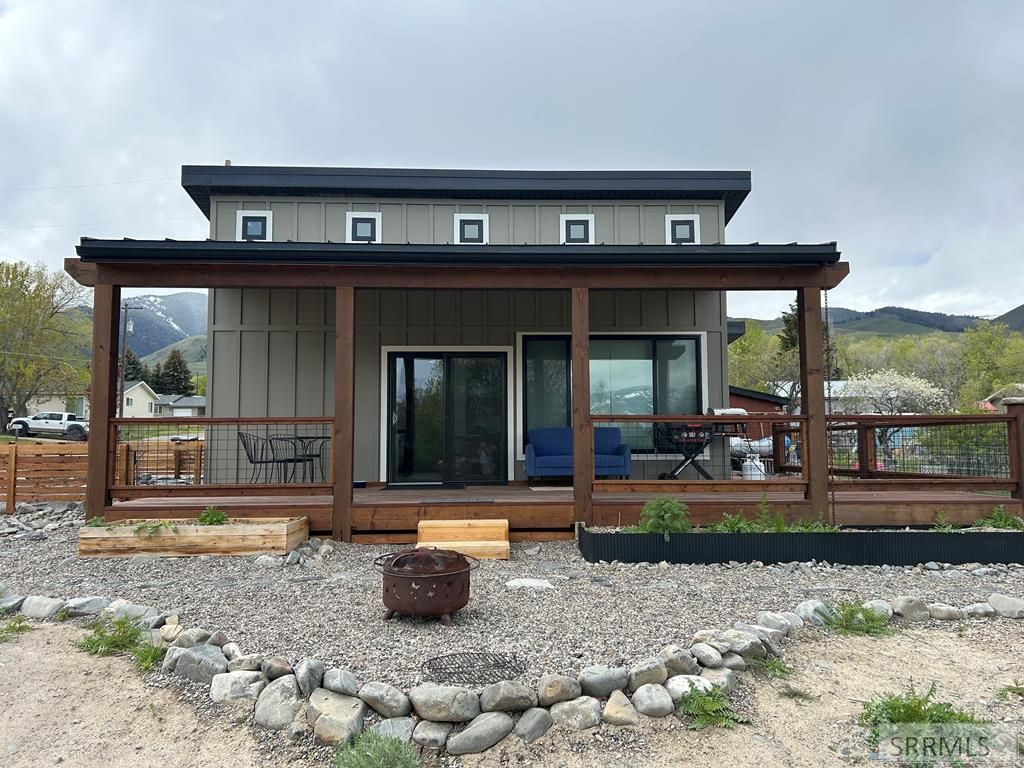 Image 2 of property listing at 1303 Bryan Avenue, Salmon, ID 83467