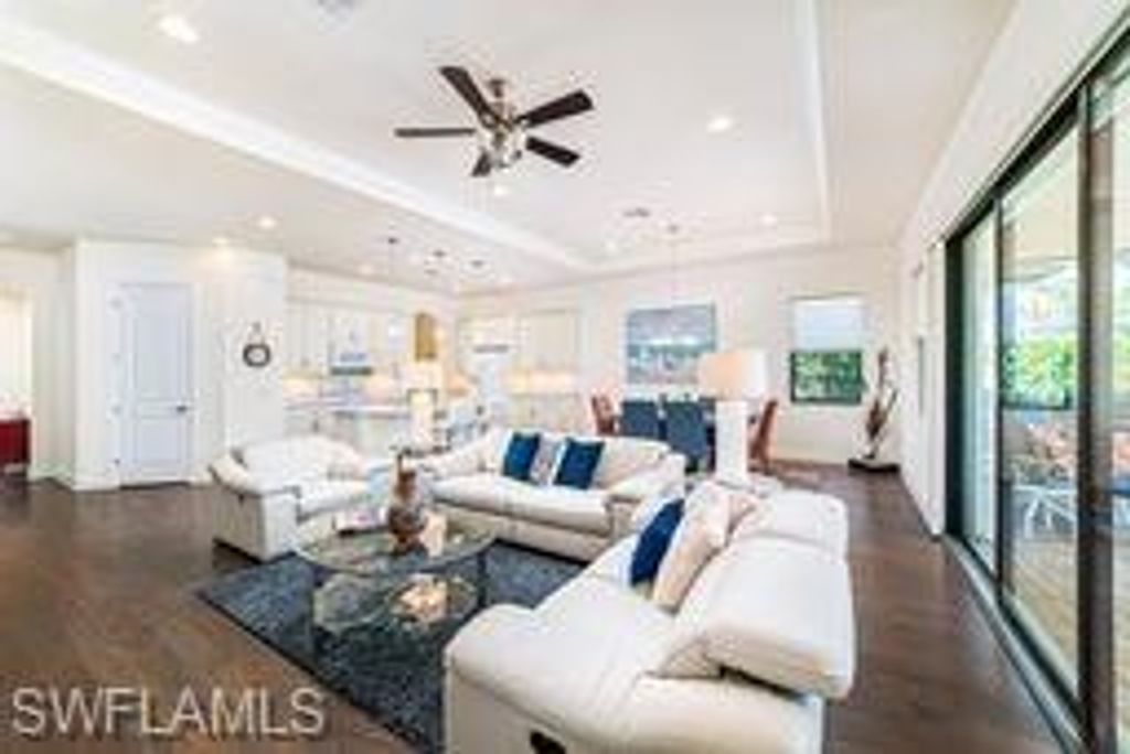 1374 Petone CT, Naples, FL 34113