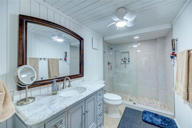 346 Creekside Drive, Onalaska, TX 77360