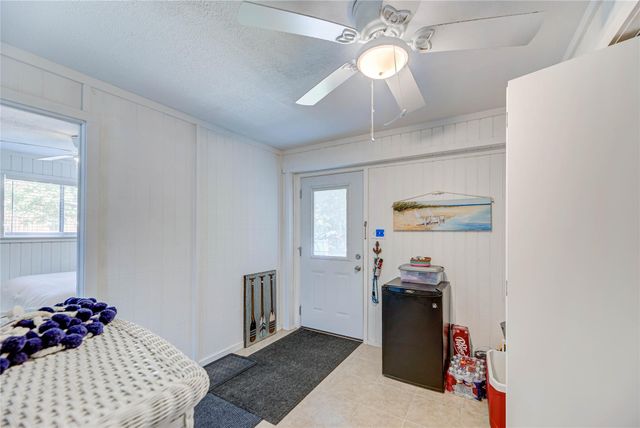 346 Creekside Drive, Onalaska, TX 77360
