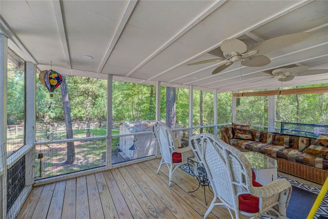 346 Creekside Drive, Onalaska, TX 77360