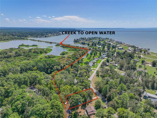 346 Creekside Drive, Onalaska, TX 77360