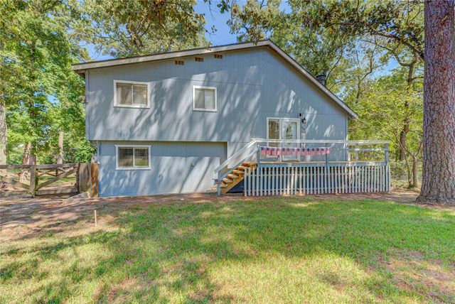 346 Creekside Drive, Onalaska, TX 77360