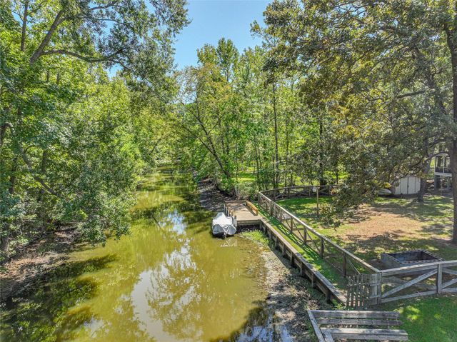 346 Creekside Drive, Onalaska, TX 77360