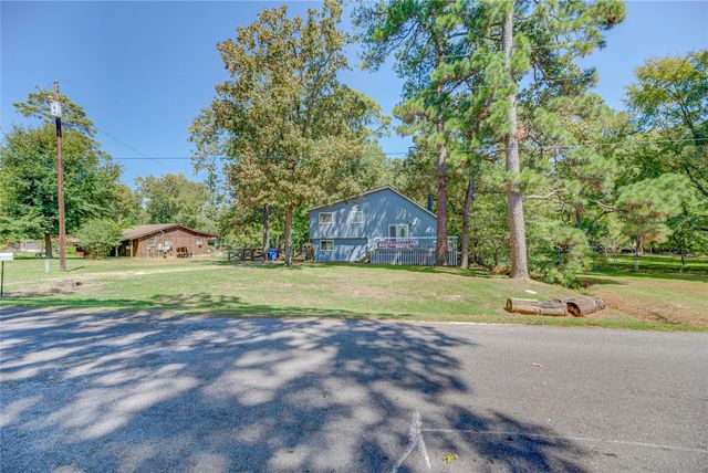 346 Creekside Drive, Onalaska, TX 77360