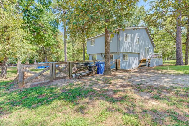 346 Creekside Drive, Onalaska, TX 77360