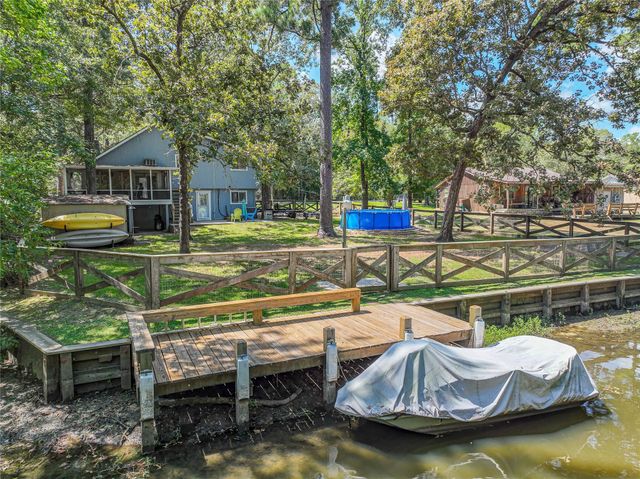 346 Creekside Drive, Onalaska, TX 77360