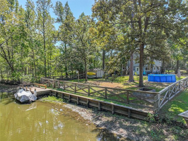 346 Creekside Drive, Onalaska, TX 77360