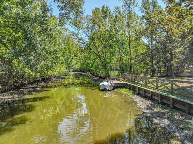 346 Creekside Drive, Onalaska, TX 77360