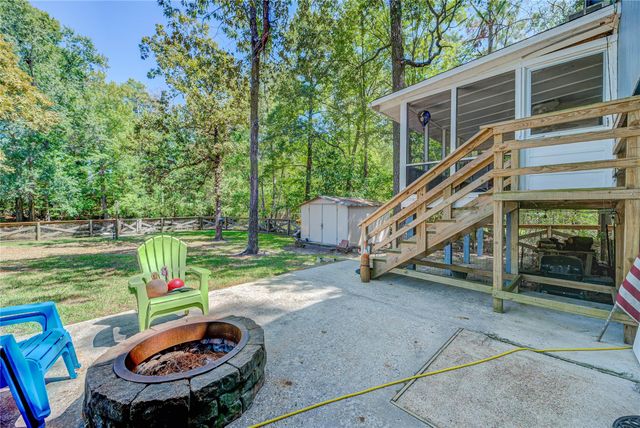 346 Creekside Drive, Onalaska, TX 77360