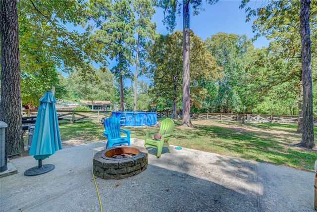 346 Creekside Drive, Onalaska, TX 77360