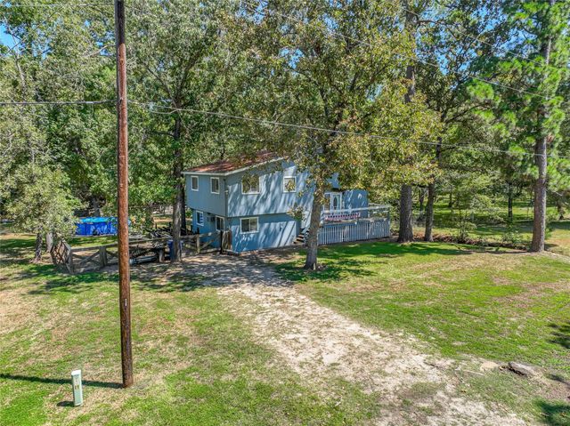 346 Creekside Drive, Onalaska, TX 77360