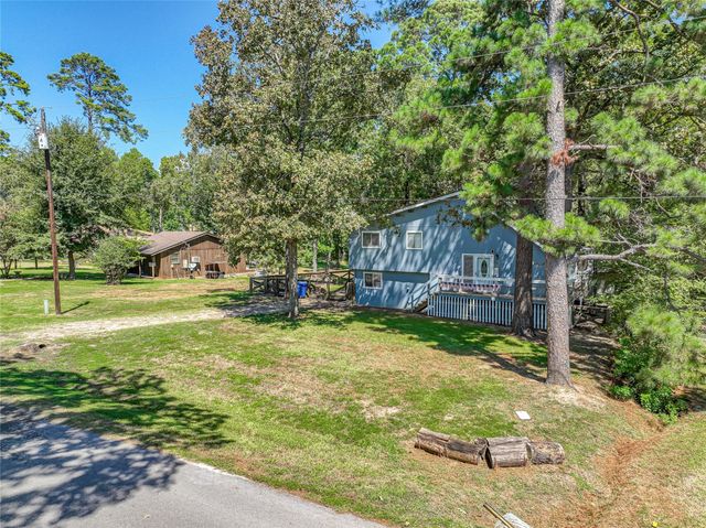 346 Creekside Drive, Onalaska, TX 77360