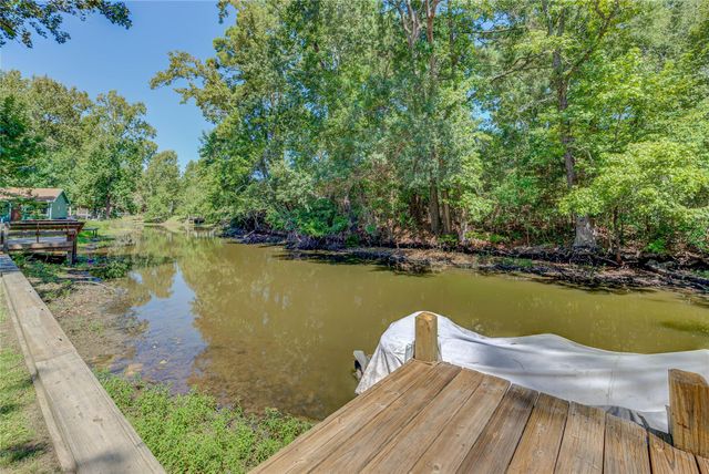 346 Creekside Drive, Onalaska, TX 77360