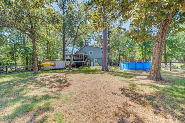 346 Creekside Drive, Onalaska, TX 77360