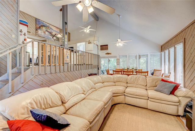 346 Creekside Drive, Onalaska, TX 77360