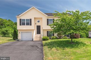 153 EISENHOWER CIR, Inwood, WV 25428