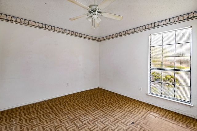 821 Creek Valley Road, Mesquite, TX 75181