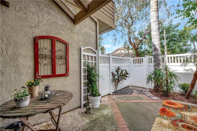 24419 Kingston Court, Laguna Hills, CA 92653