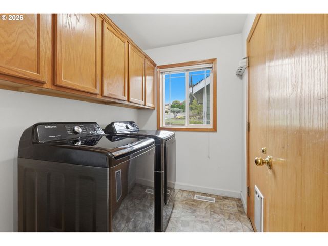 1985 Sw DAYBREAK Way, Troutdale, OR 97060