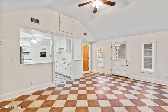 205 E Voorhis Avenue, Deland, FL 32724