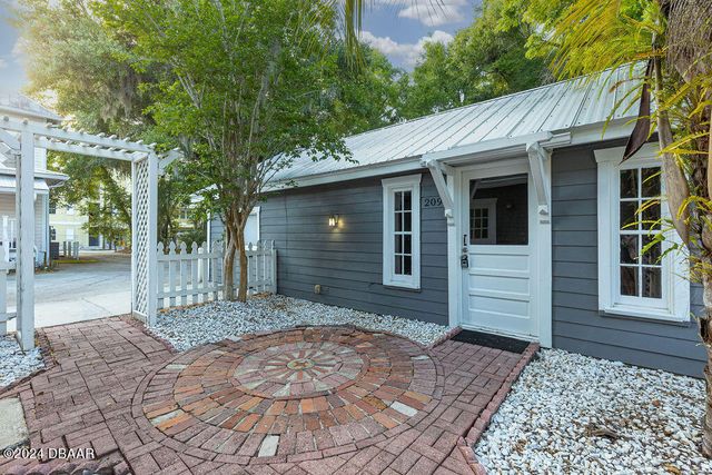 205 E Voorhis Avenue, Deland, FL 32724