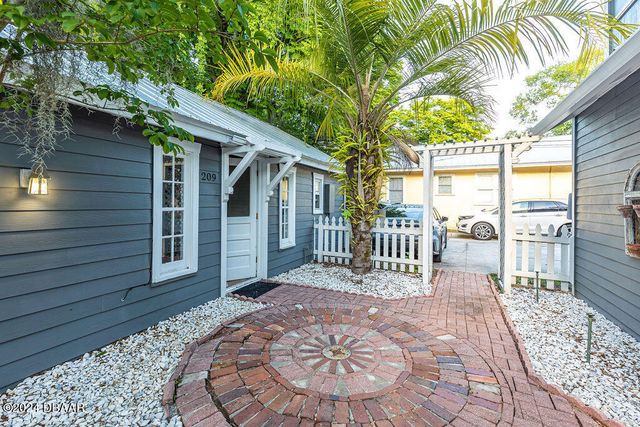 205 E Voorhis Avenue, Deland, FL 32724