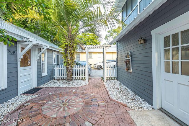 205 E Voorhis Avenue, Deland, FL 32724