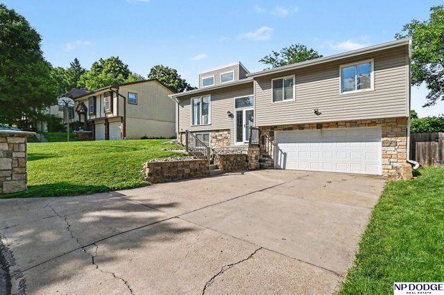 14826 Walnut Grove Circle, Omaha, NE 68137