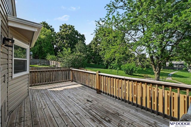 14826 Walnut Grove Circle, Omaha, NE 68137
