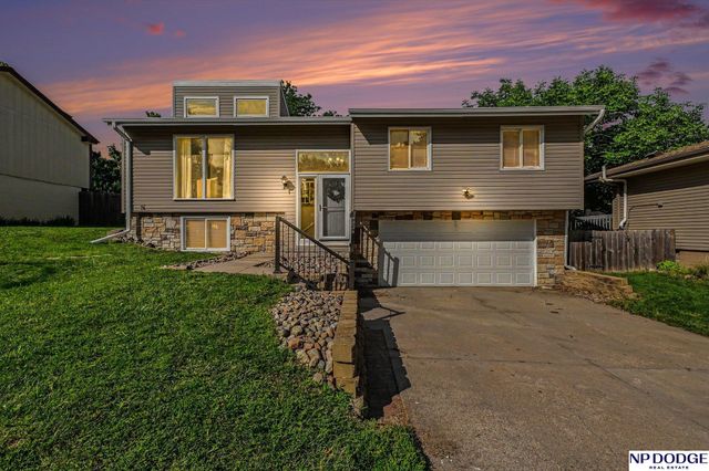 14826 Walnut Grove Circle, Omaha, NE 68137