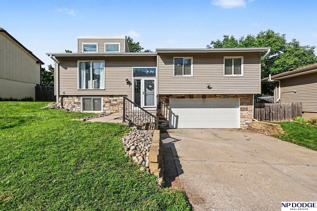 14826 Walnut Grove Circle, Omaha, NE 68137