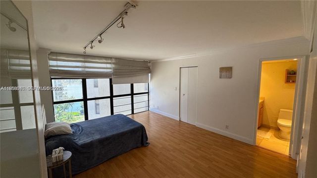 18181 NE 31st Court 1009, Aventura, FL 33160