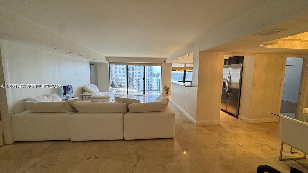 18181 NE 31st Court 1009, Aventura, FL 33160