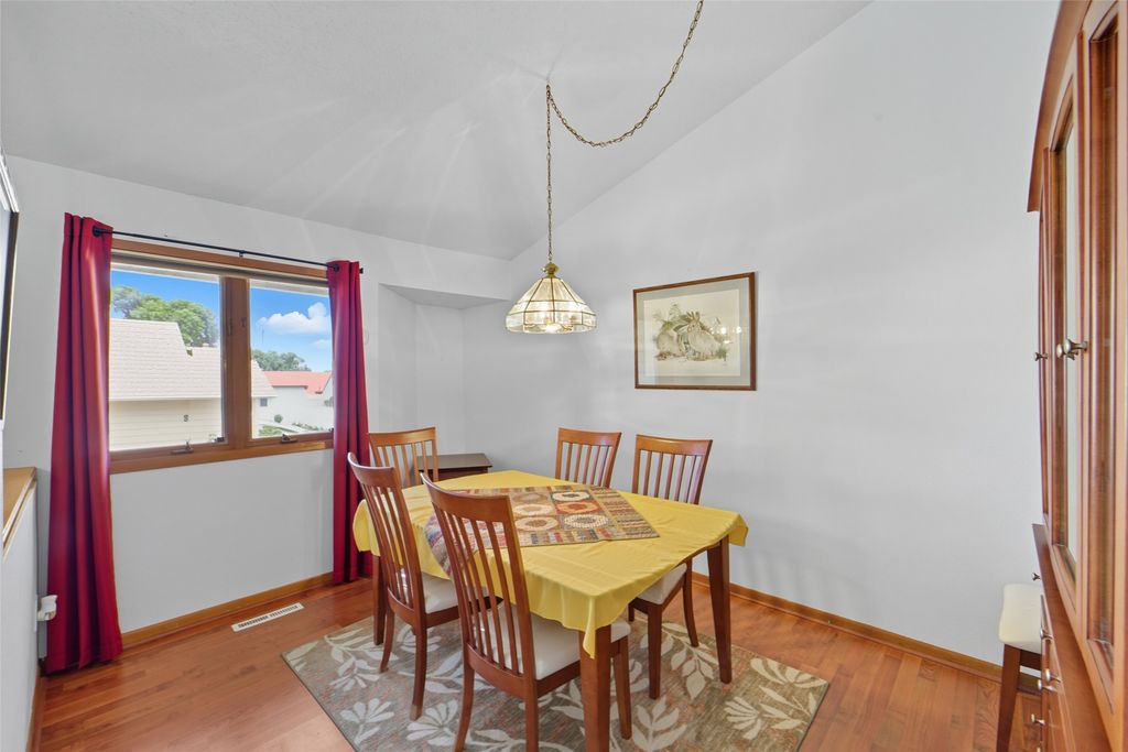 5618 Linden Circle, Johnston, IA 50131