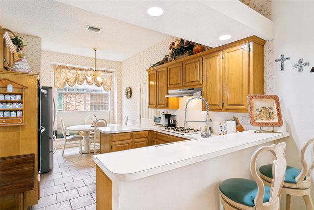 2045 Larkspur Drive, Carrollton, TX 75010
