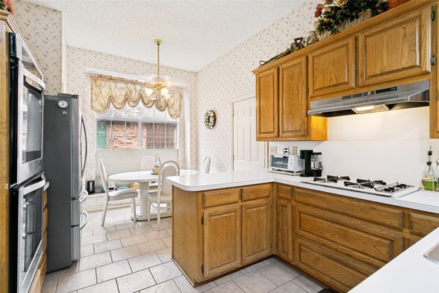 2045 Larkspur Drive, Carrollton, TX 75010