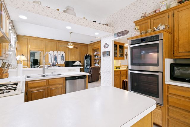 2045 Larkspur Drive, Carrollton, TX 75010