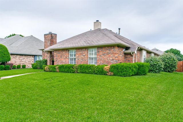 2045 Larkspur Drive, Carrollton, TX 75010