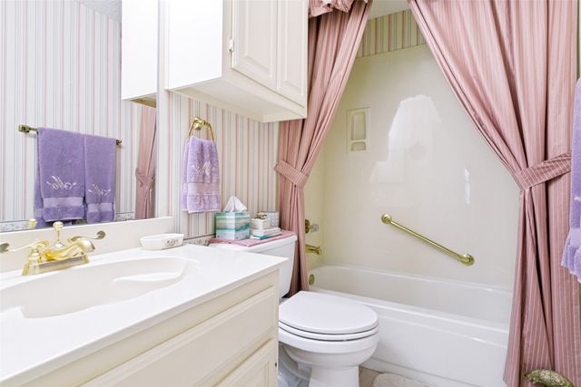 2045 Larkspur Drive, Carrollton, TX 75010