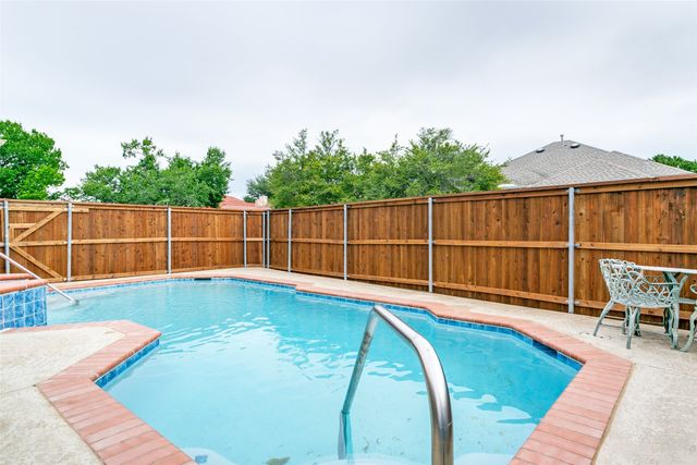 2045 Larkspur Drive, Carrollton, TX 75010