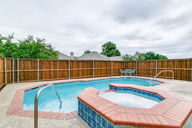 2045 Larkspur Drive, Carrollton, TX 75010