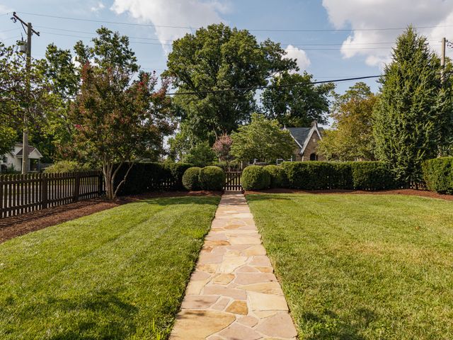 941 Inverness Ave, Nashville, TN 37204