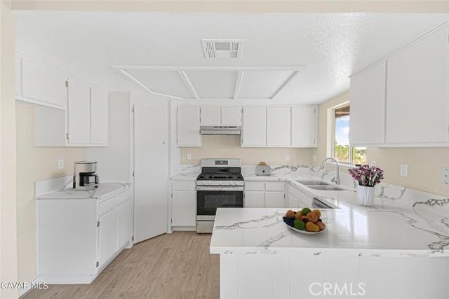 16509 Mackennas Gold Avenue, Palmdale, CA 93591