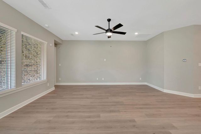 11903 Greenwood Drive, Mont Belvieu, TX 77523