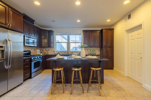 625 Staley Ave, Hayward, CA 94541