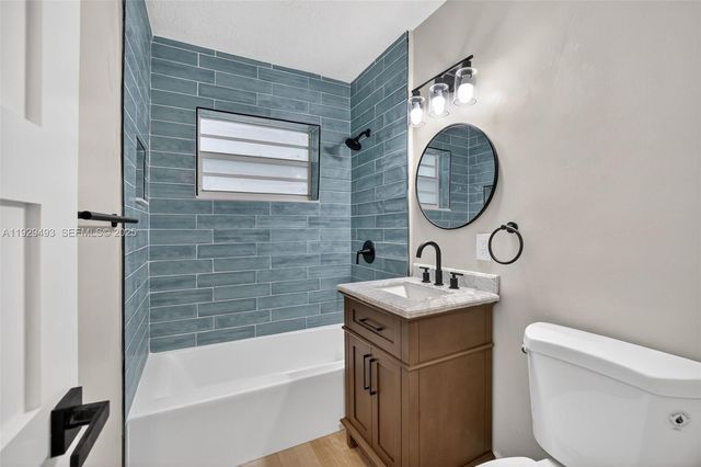 1015 NE 17th Ct, Fort Lauderdale, FL 33305